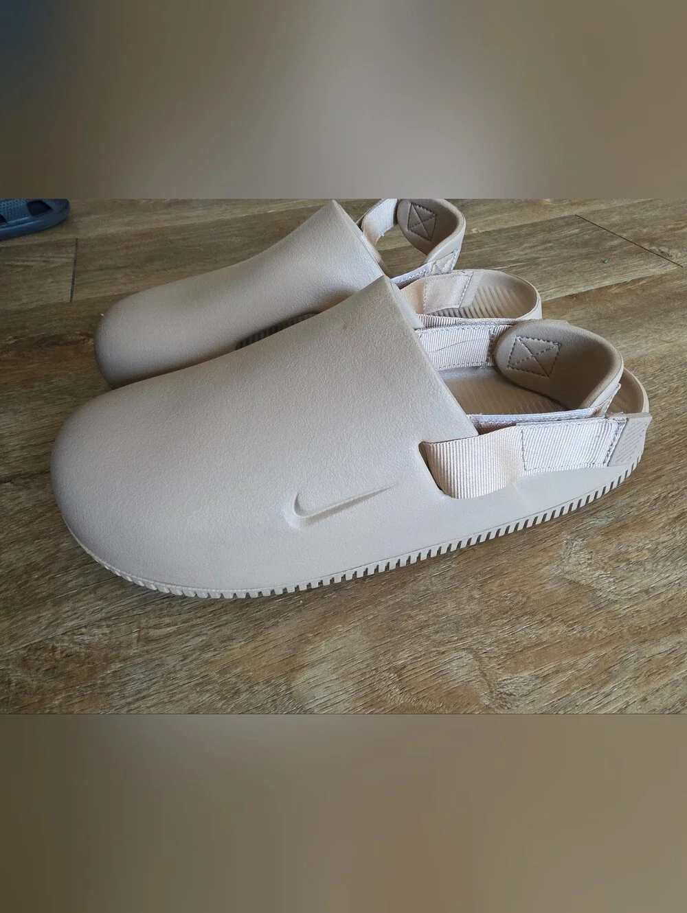 Used Nike Unisex Slip-On Clog Size 9m-10w — Taupe/Beige No Box